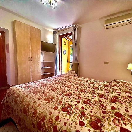 La Chicca Di Francesca Bed & Breakfast ซานตา เตเรซา กัลลูรา ภายนอก รูปภาพ