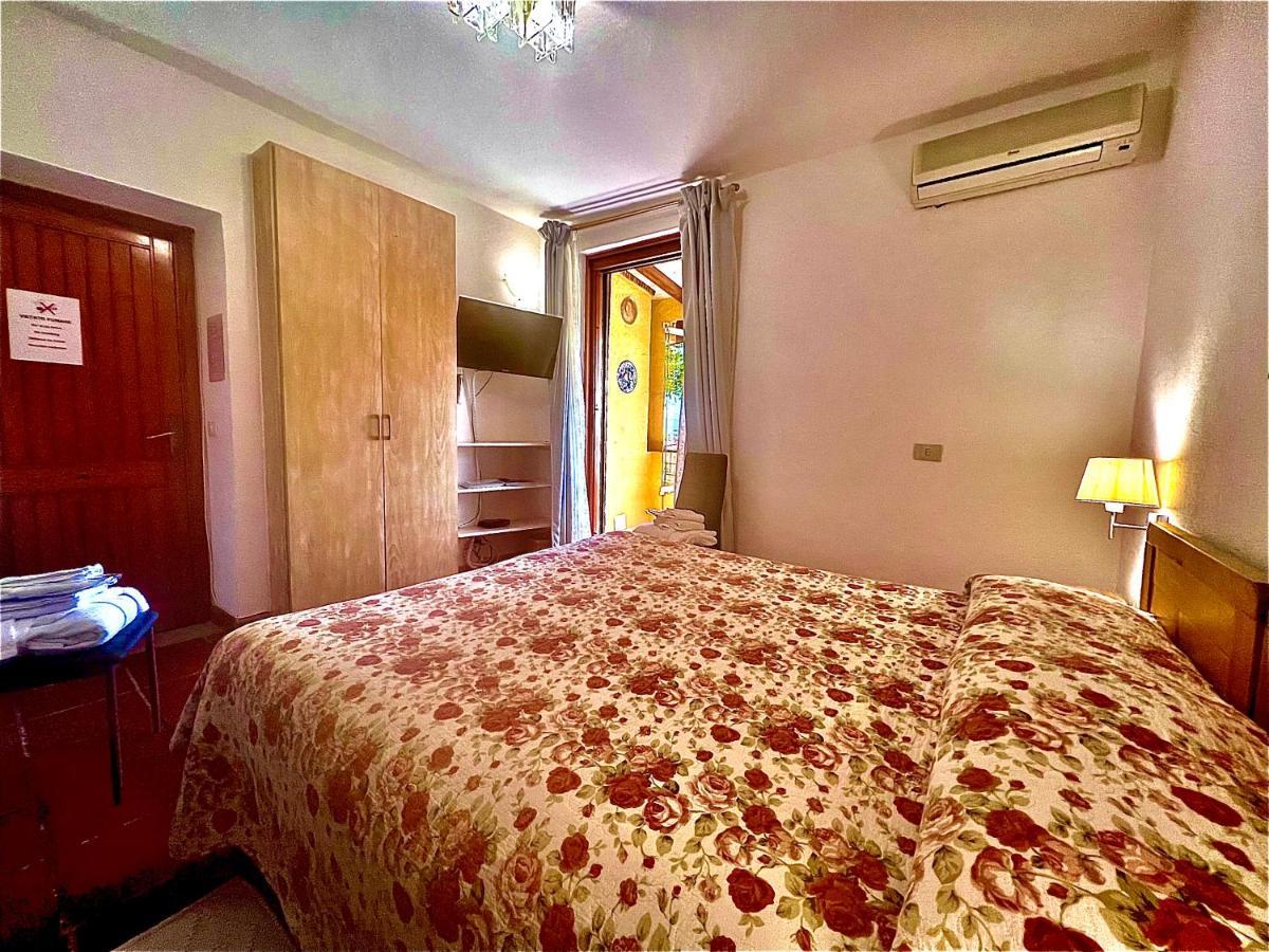 La Chicca Di Francesca Bed & Breakfast ซานตา เตเรซา กัลลูรา ภายนอก รูปภาพ