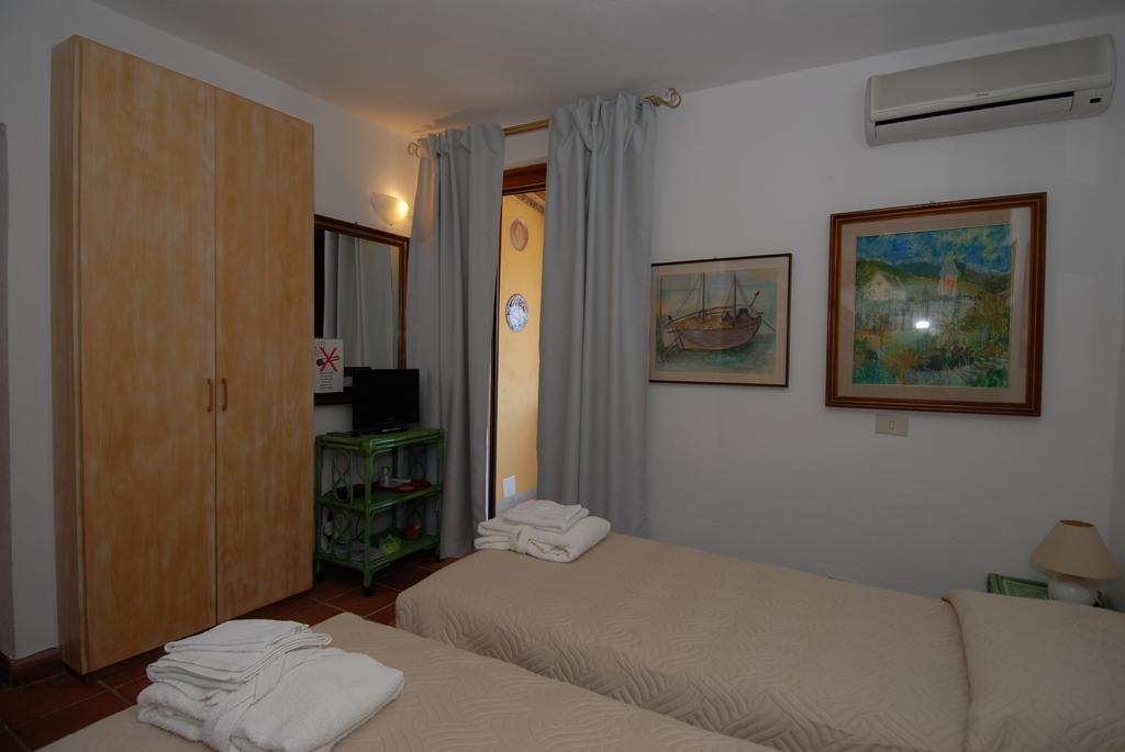 La Chicca Di Francesca Bed & Breakfast ซานตา เตเรซา กัลลูรา ภายนอก รูปภาพ