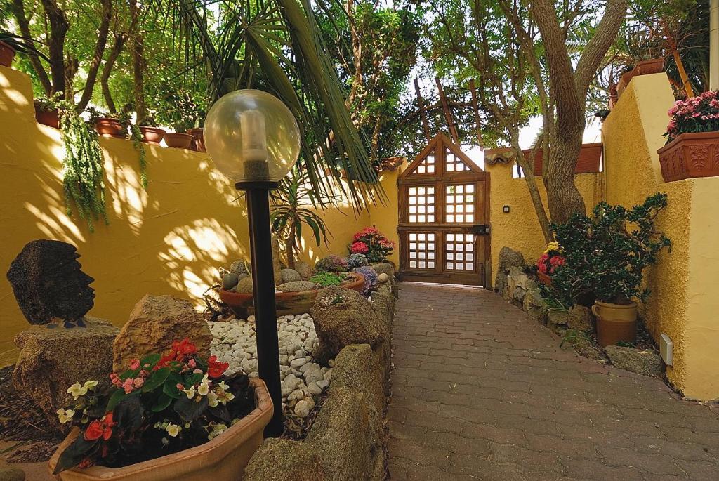 La Chicca Di Francesca Bed & Breakfast ซานตา เตเรซา กัลลูรา ภายนอก รูปภาพ