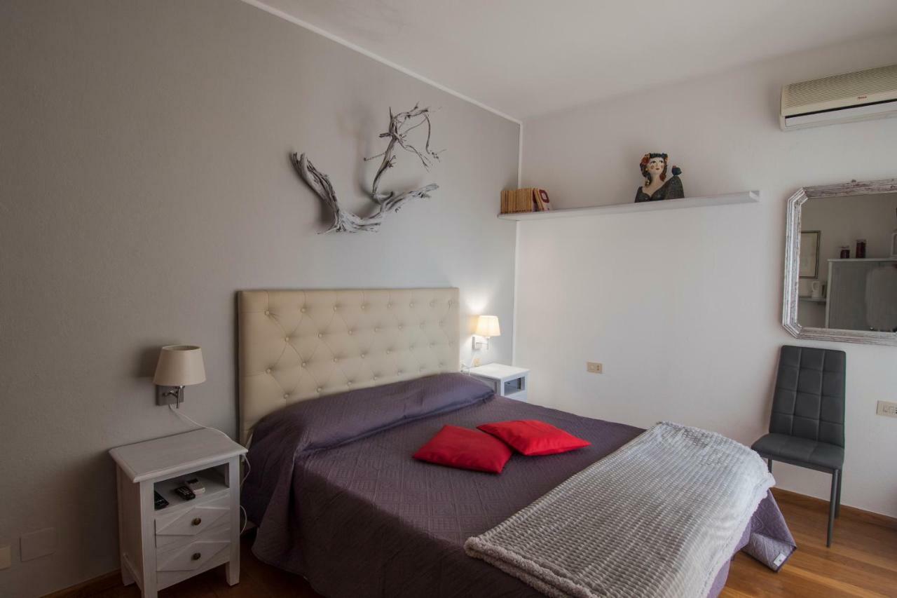 La Chicca Di Francesca Bed & Breakfast ซานตา เตเรซา กัลลูรา ภายนอก รูปภาพ