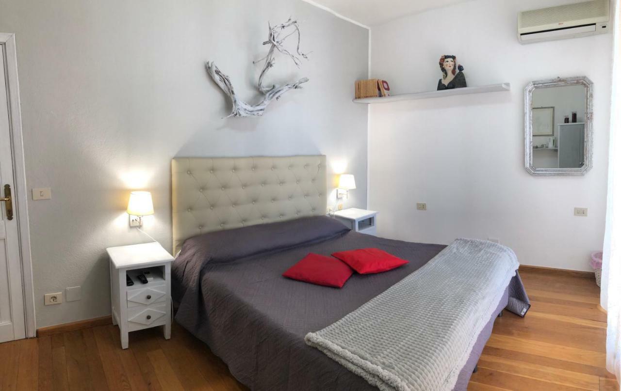 La Chicca Di Francesca Bed & Breakfast ซานตา เตเรซา กัลลูรา ภายนอก รูปภาพ