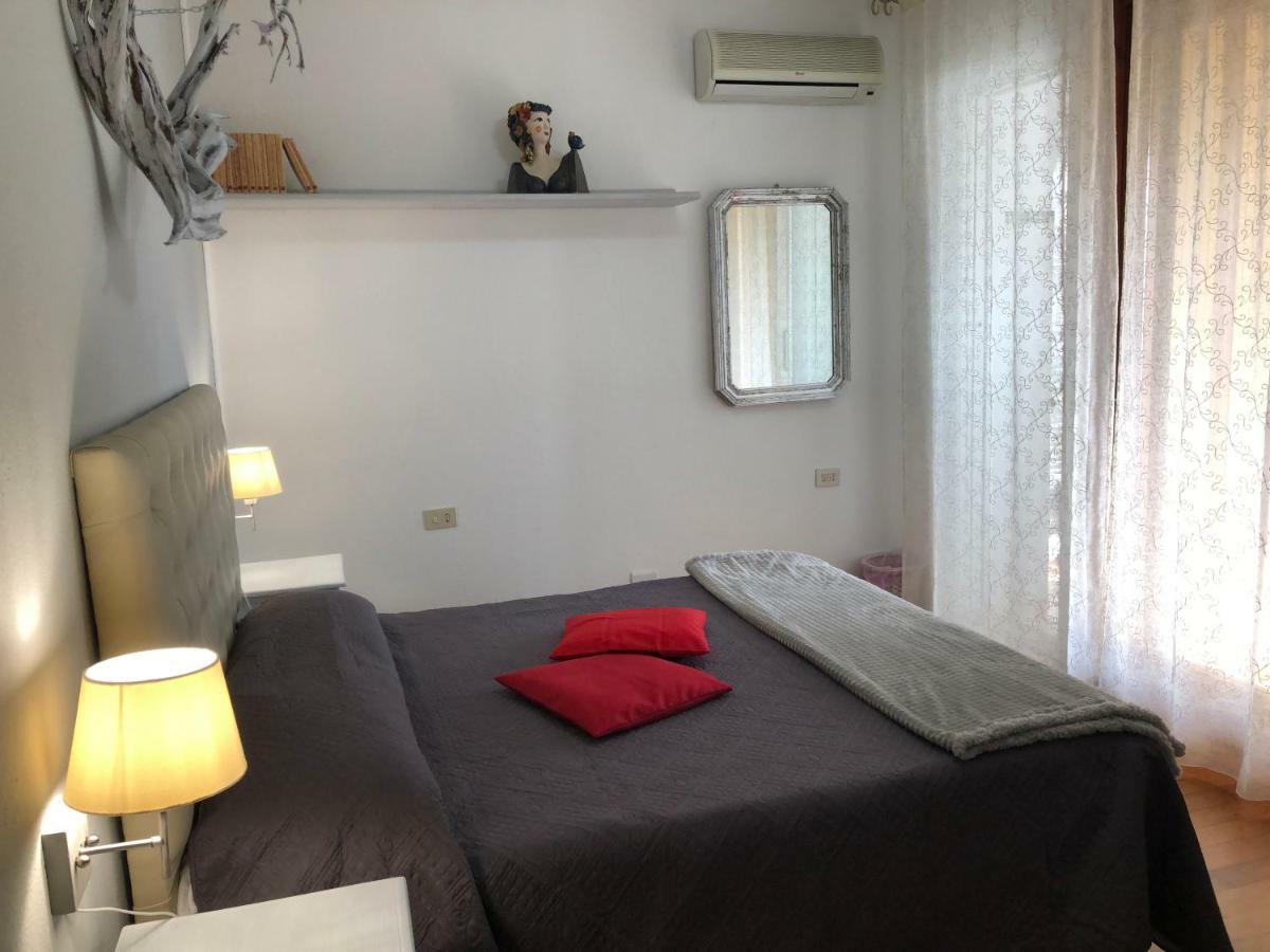 La Chicca Di Francesca Bed & Breakfast ซานตา เตเรซา กัลลูรา ภายนอก รูปภาพ