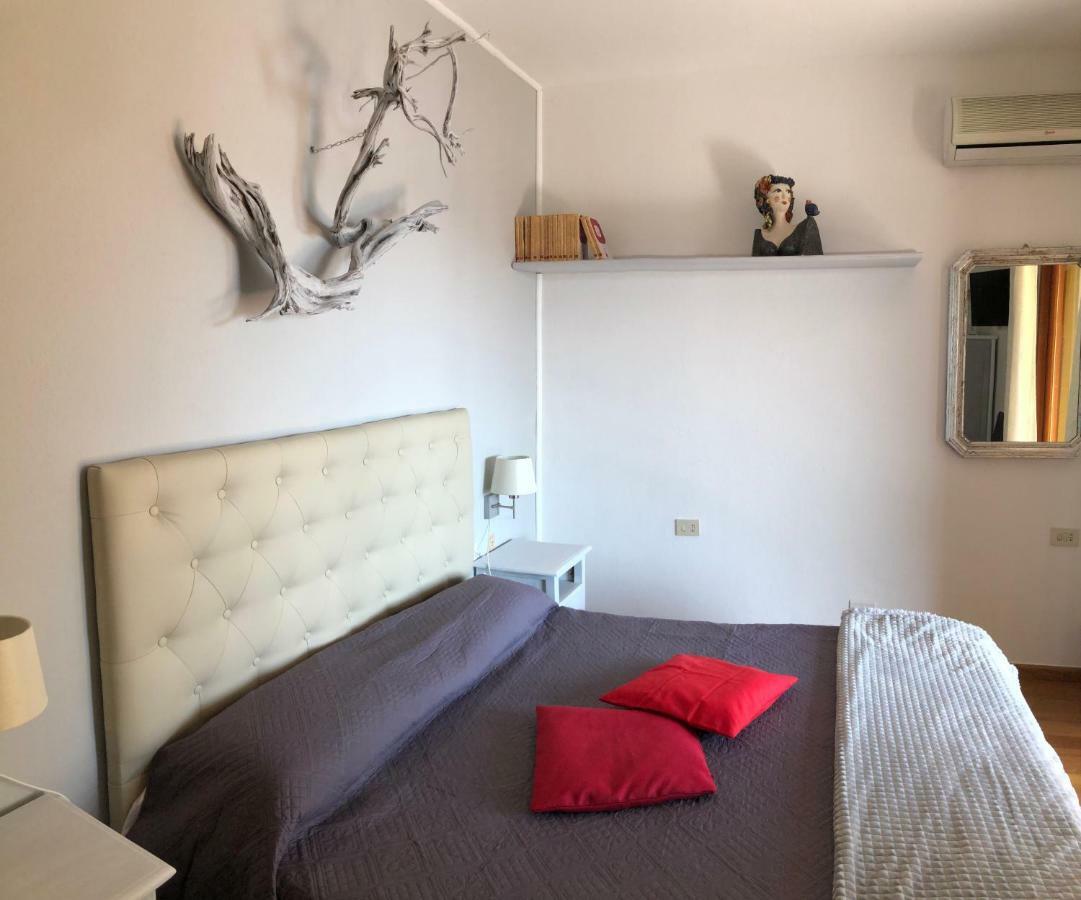 La Chicca Di Francesca Bed & Breakfast ซานตา เตเรซา กัลลูรา ภายนอก รูปภาพ