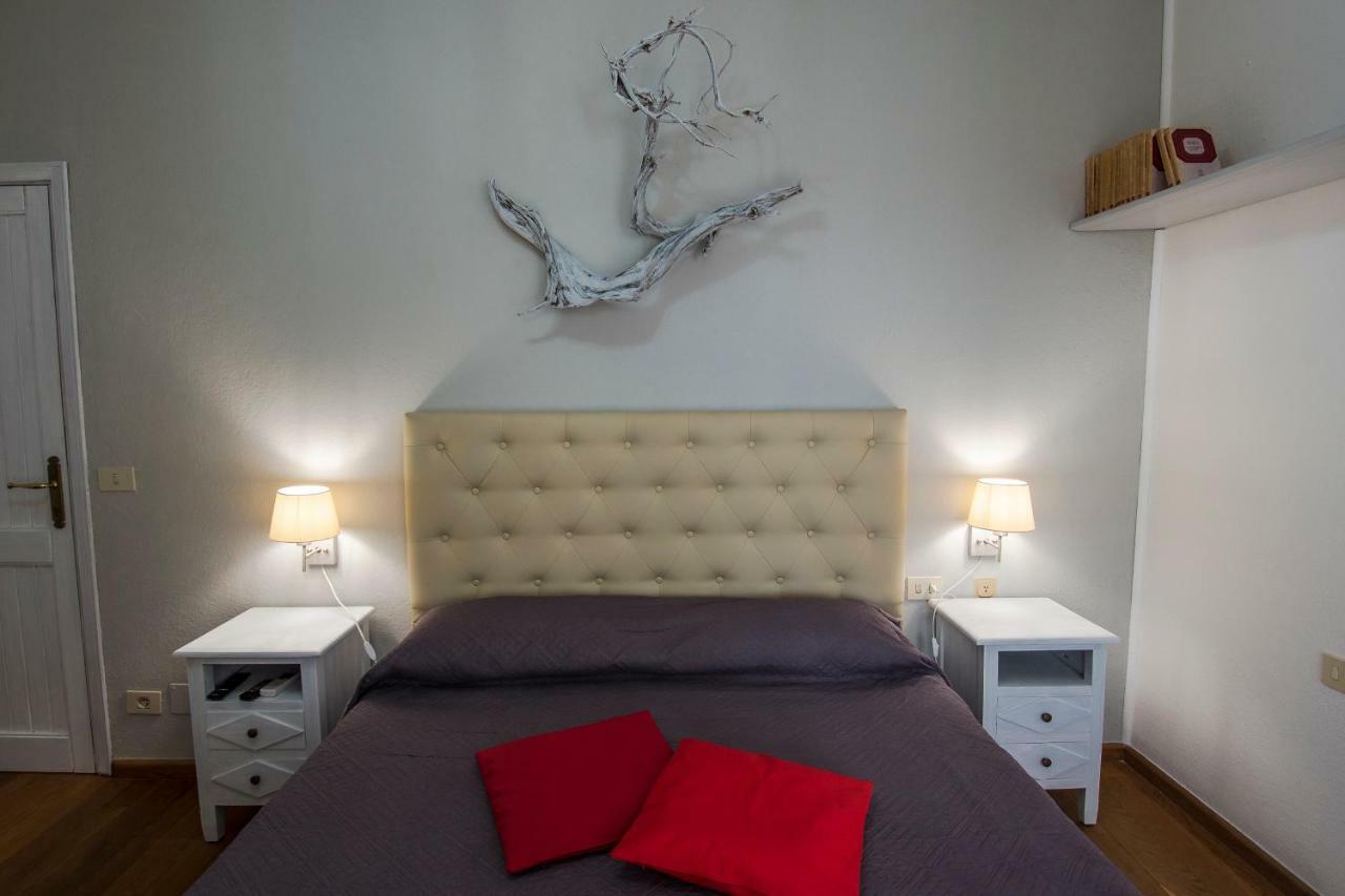 La Chicca Di Francesca Bed & Breakfast ซานตา เตเรซา กัลลูรา ภายนอก รูปภาพ